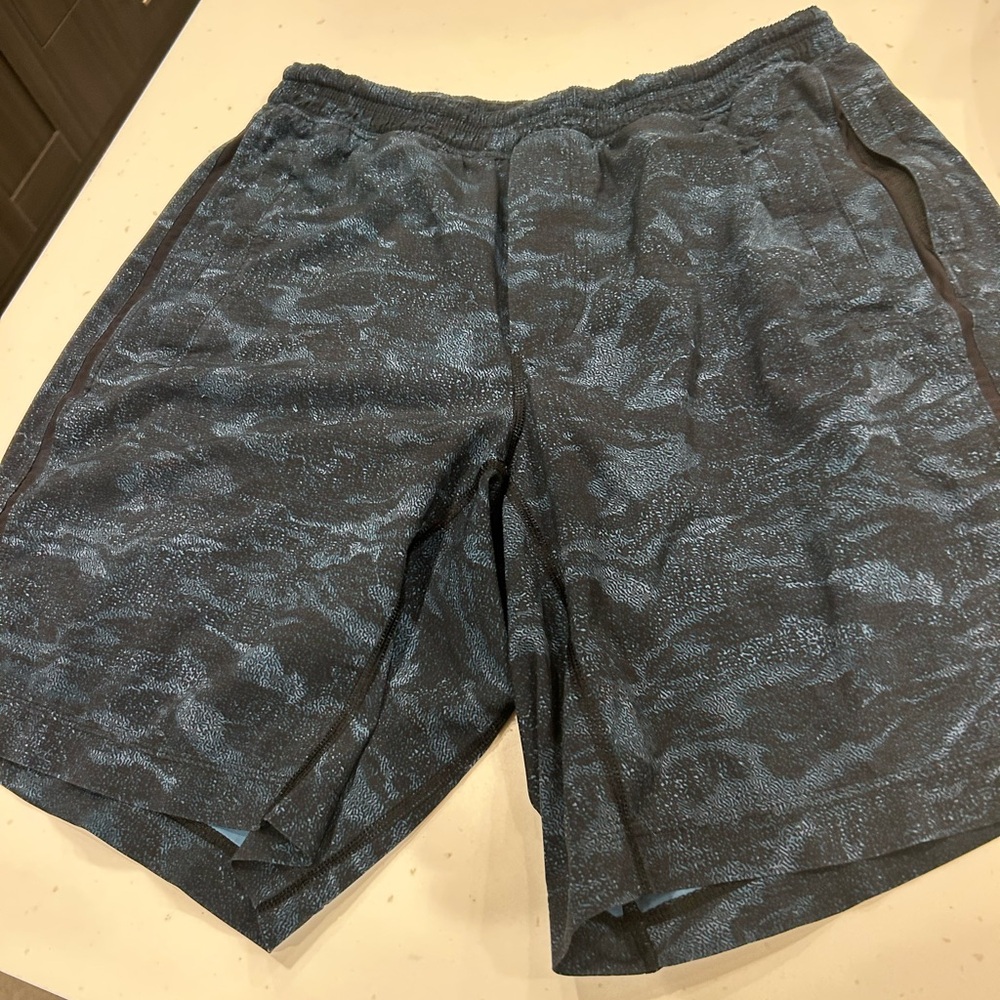 Men's Black & Gray lululemon pace breaker Athletic Shorts large